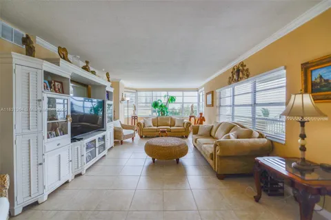 $749,000 | 1950 South Ocean Drive, Unit 3P, Hallandale Beach, FL 33009