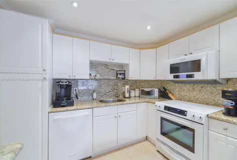 $749,000 | 1950 South Ocean Drive, Unit 3P, Hallandale Beach, FL 33009