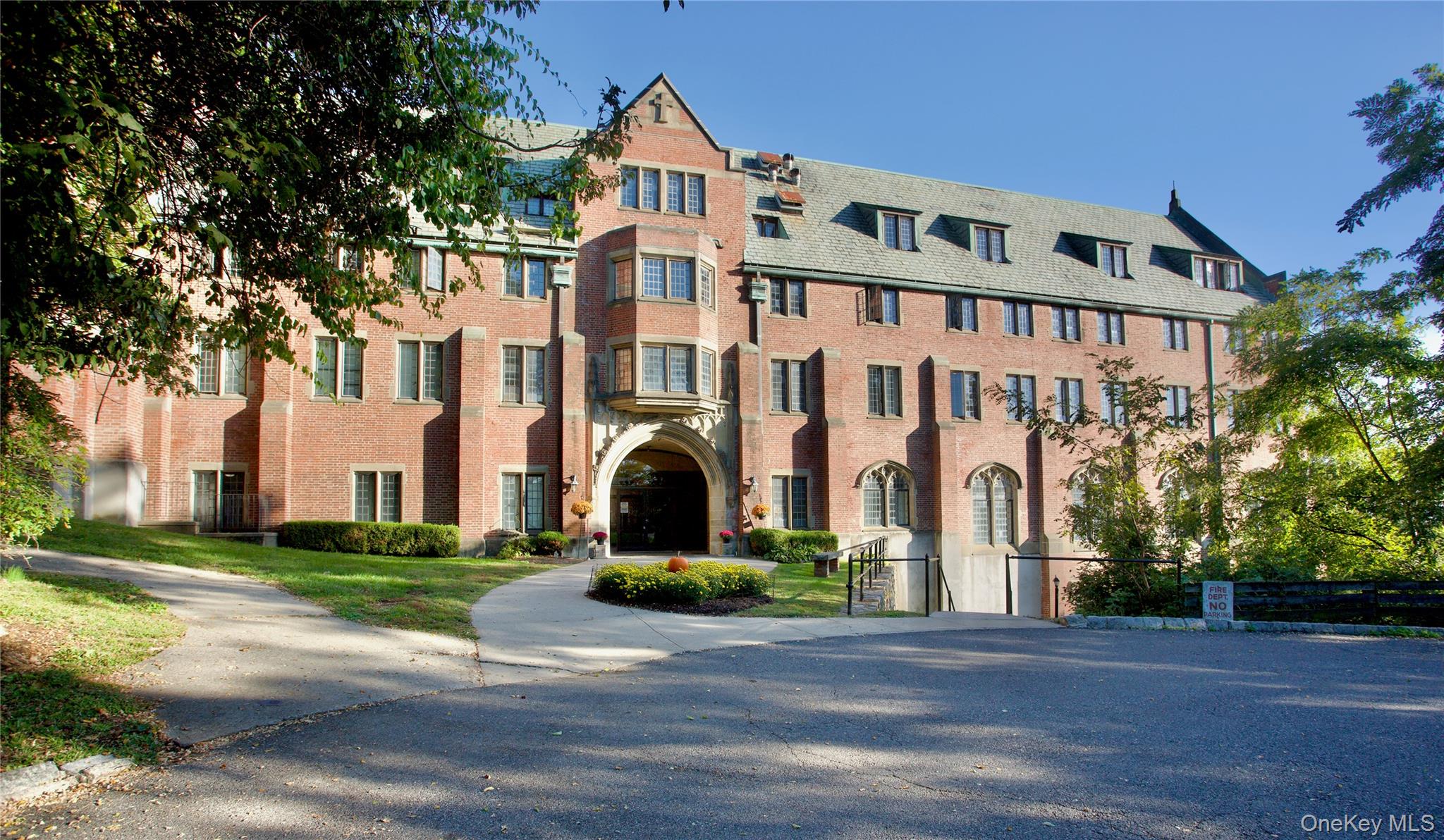 305 Chateau Rive, Unit 305 Peekskill, NY 10566 - Photo 2 of 22 View of building exterior