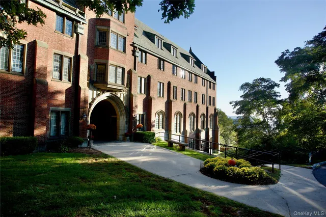 $2,600 | 305 Chateau Rive, Unit 305, Peekskill, NY 10566