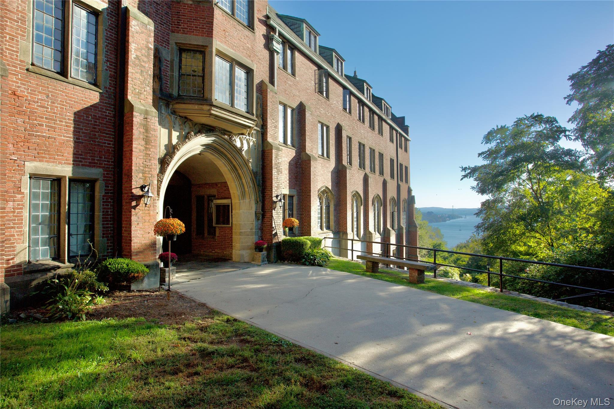 305 Chateau Rive, Unit 305 Peekskill, NY 10566 - Photo 4 of 22 View of property