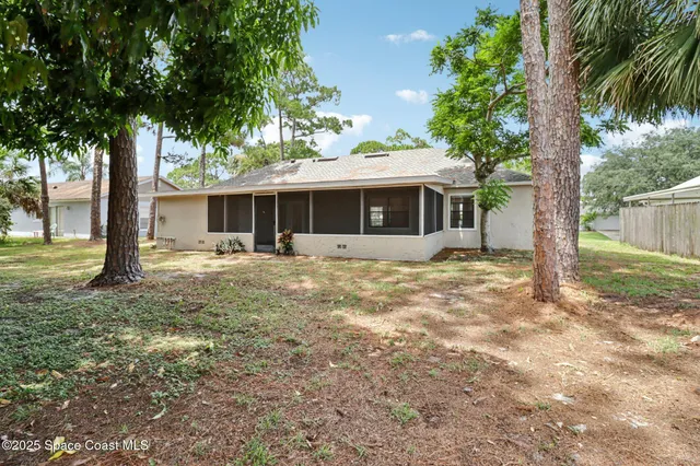 a view of a house with backyard and porch