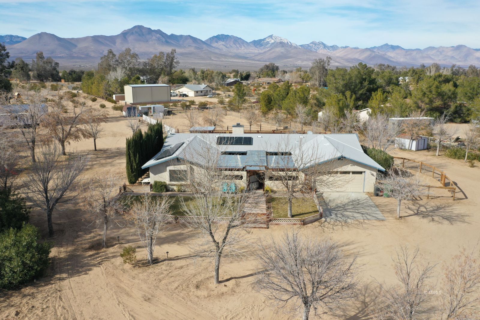 135 Brown Road Inyokern, CA 93527 - Photo 32 of 46 a view of a terrace with a mountain