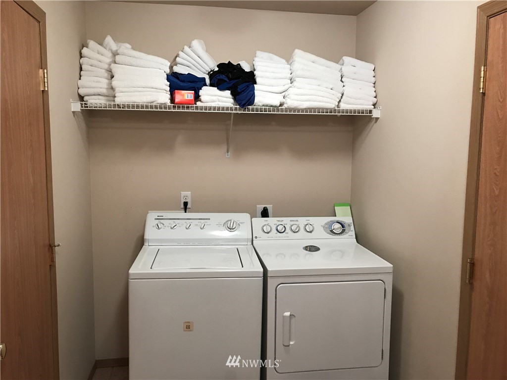 2226 Southeast 2nd Place Renton, WA 98056 - Photo 7 of 20 a utility room with dryer and washer