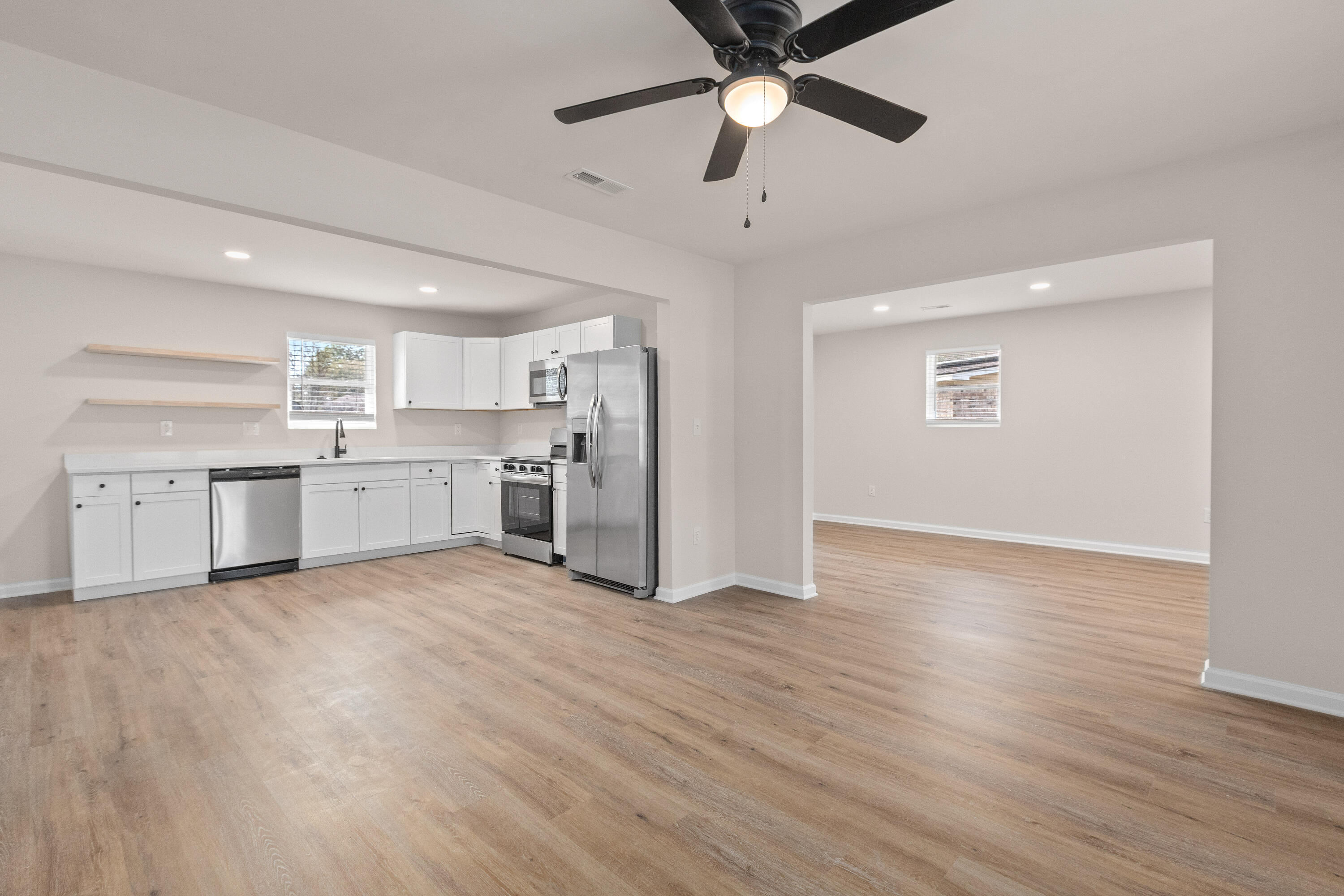 4463 Hardwood Street Ladson, SC 29456 - Photo 5 of 14 4463HardwoodSt-CasaVerdeMediaLLC8