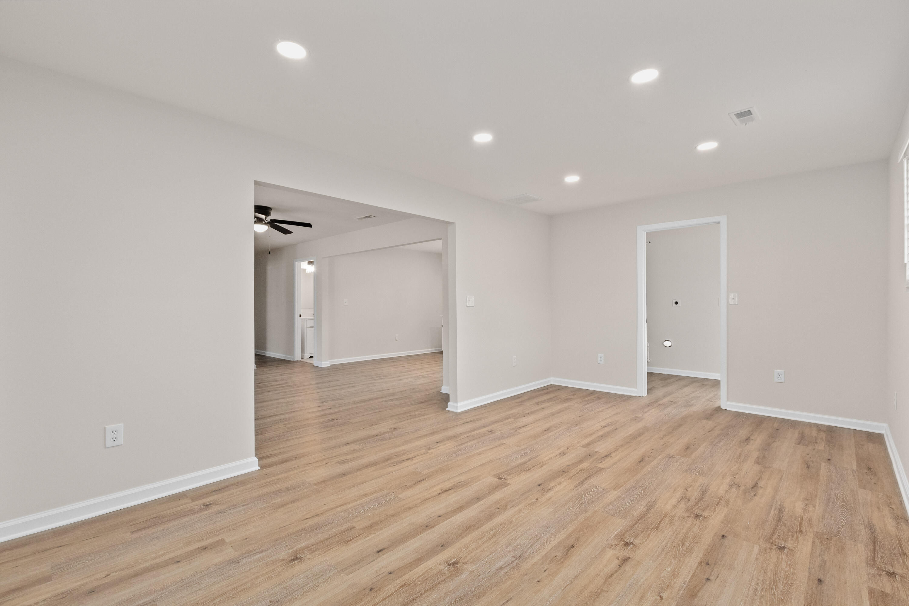 4463 Hardwood Street Ladson, SC 29456 - Photo 6 of 14 4463HardwoodSt-CasaVerdeMediaLLC17