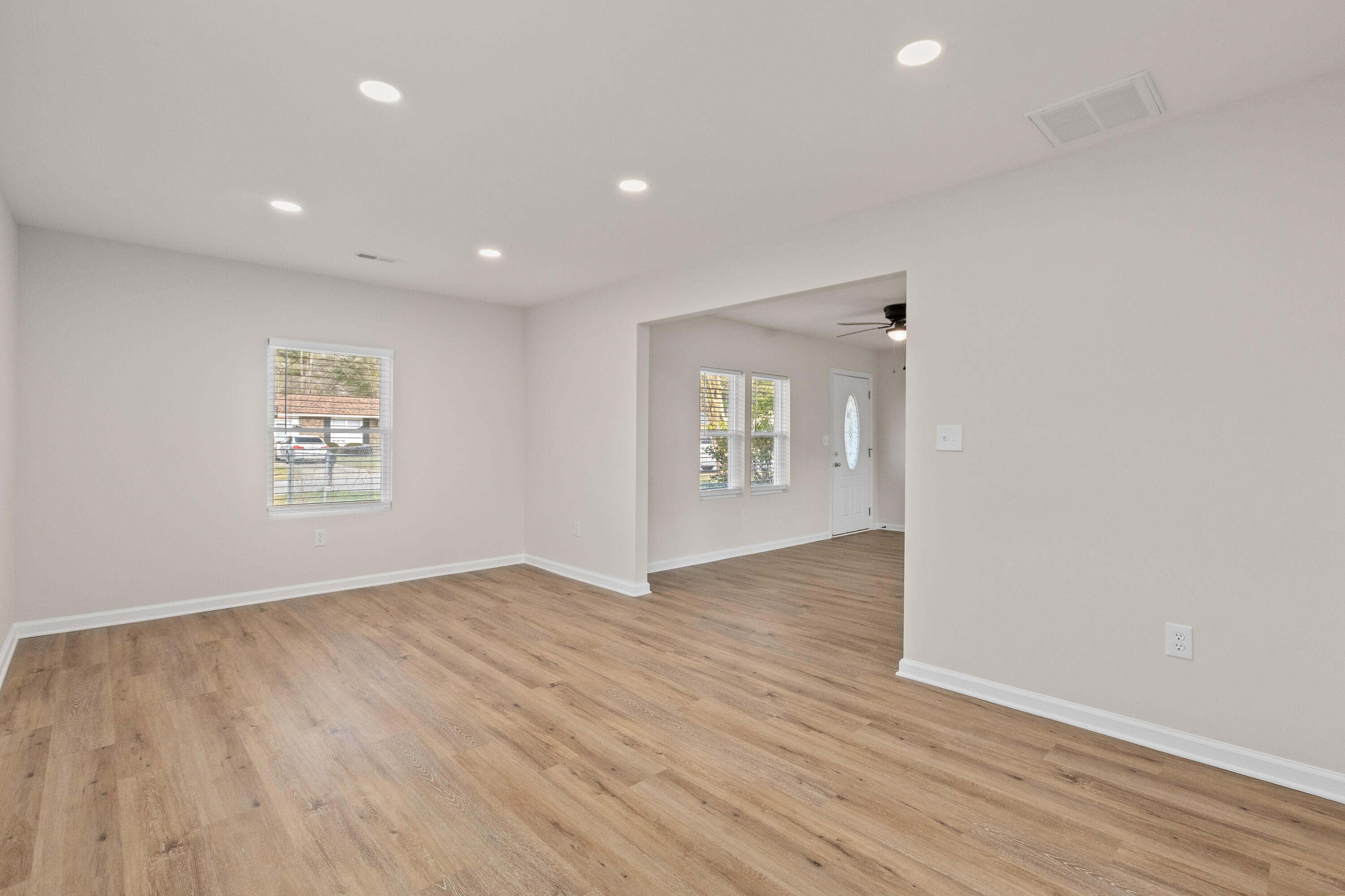 4463 Hardwood Street Ladson, SC 29456 - Photo 7 of 14 4463HardwoodSt-CasaVerdeMediaLLC18