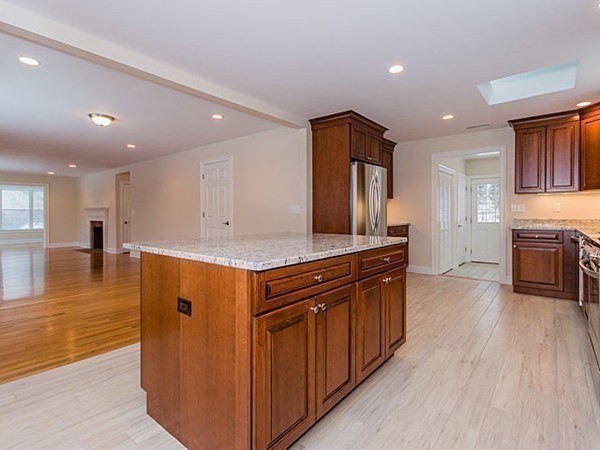 7 Christopher Road Waltham, MA 02451 - Photo 8 of 36 Gallery Image 8