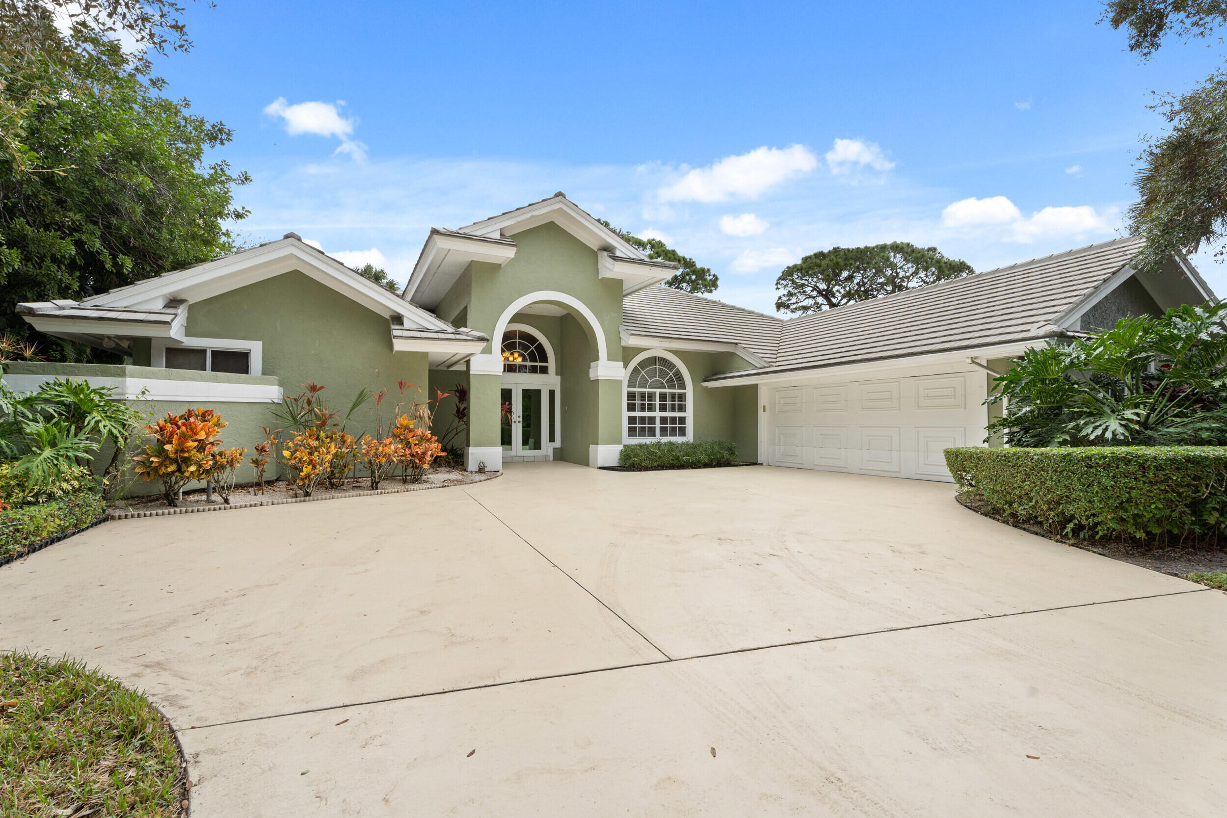 6581 Southeast Baltusrol Terrace Stuart, FL 34997 - Photo 1 of 48 42_smg08646