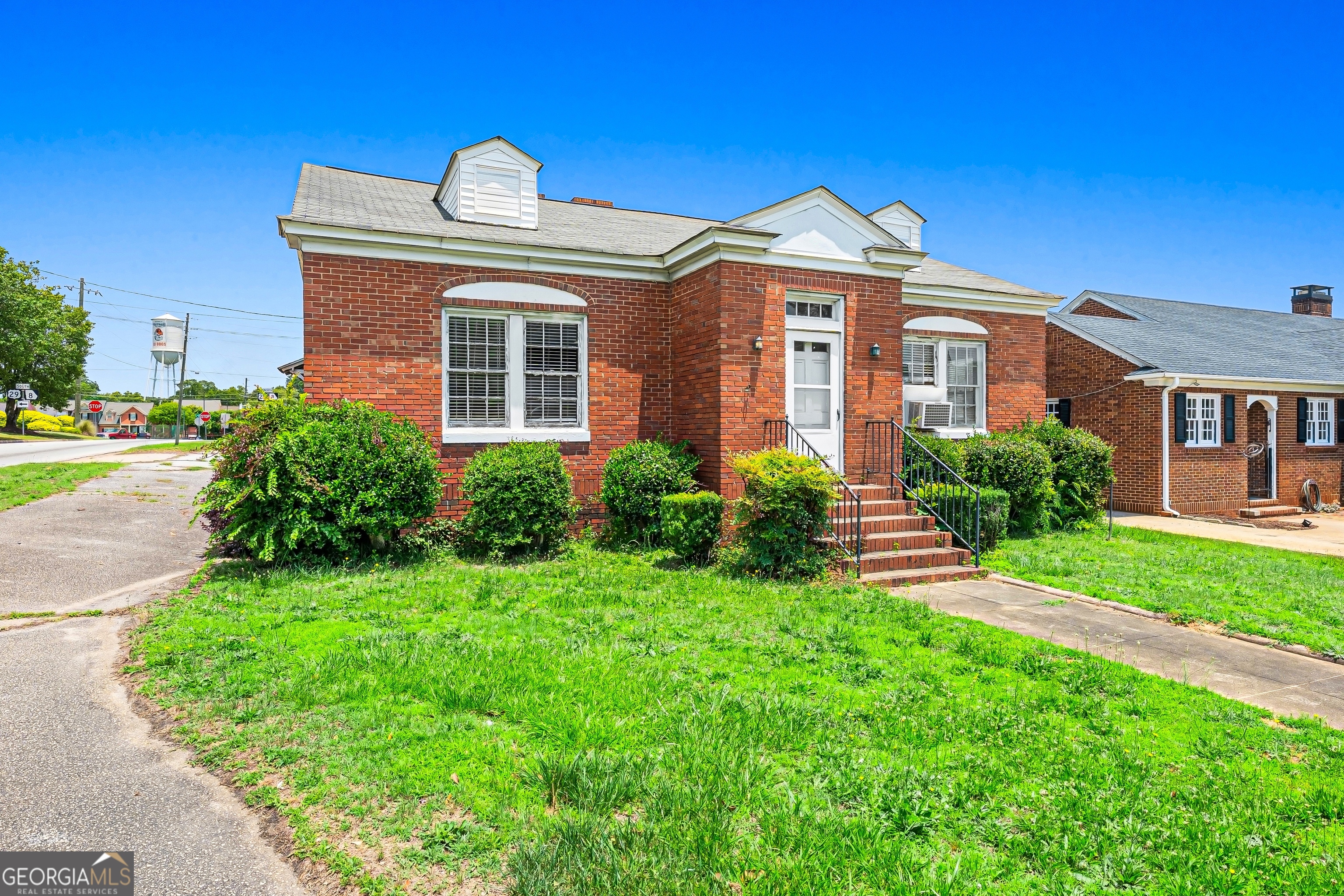 529 East Howell Street Hartwell, GA 30643 - Photo 2 of 16