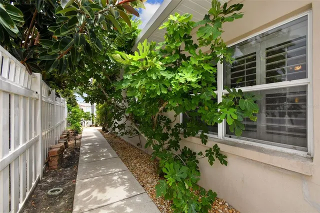 $799,999 | 3921 East Eden Roc Circle, Tampa, FL 33634