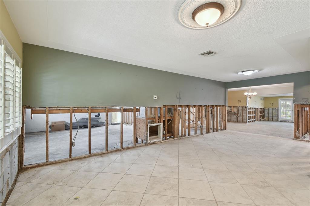 3921 East Eden Roc Circle Tampa, FL 33634 - Photo 7 of 34