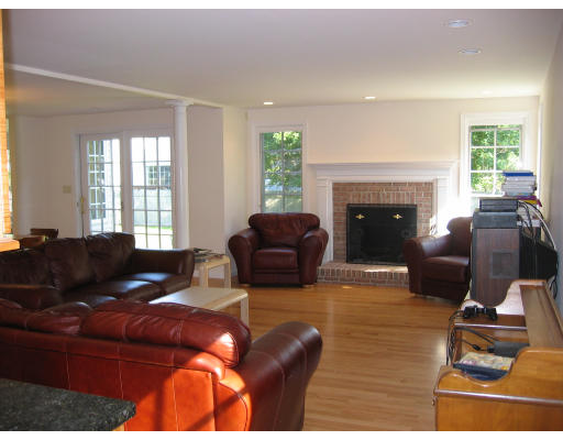 36 Standish Road Needham, MA 02492 - Photo 3 of 11