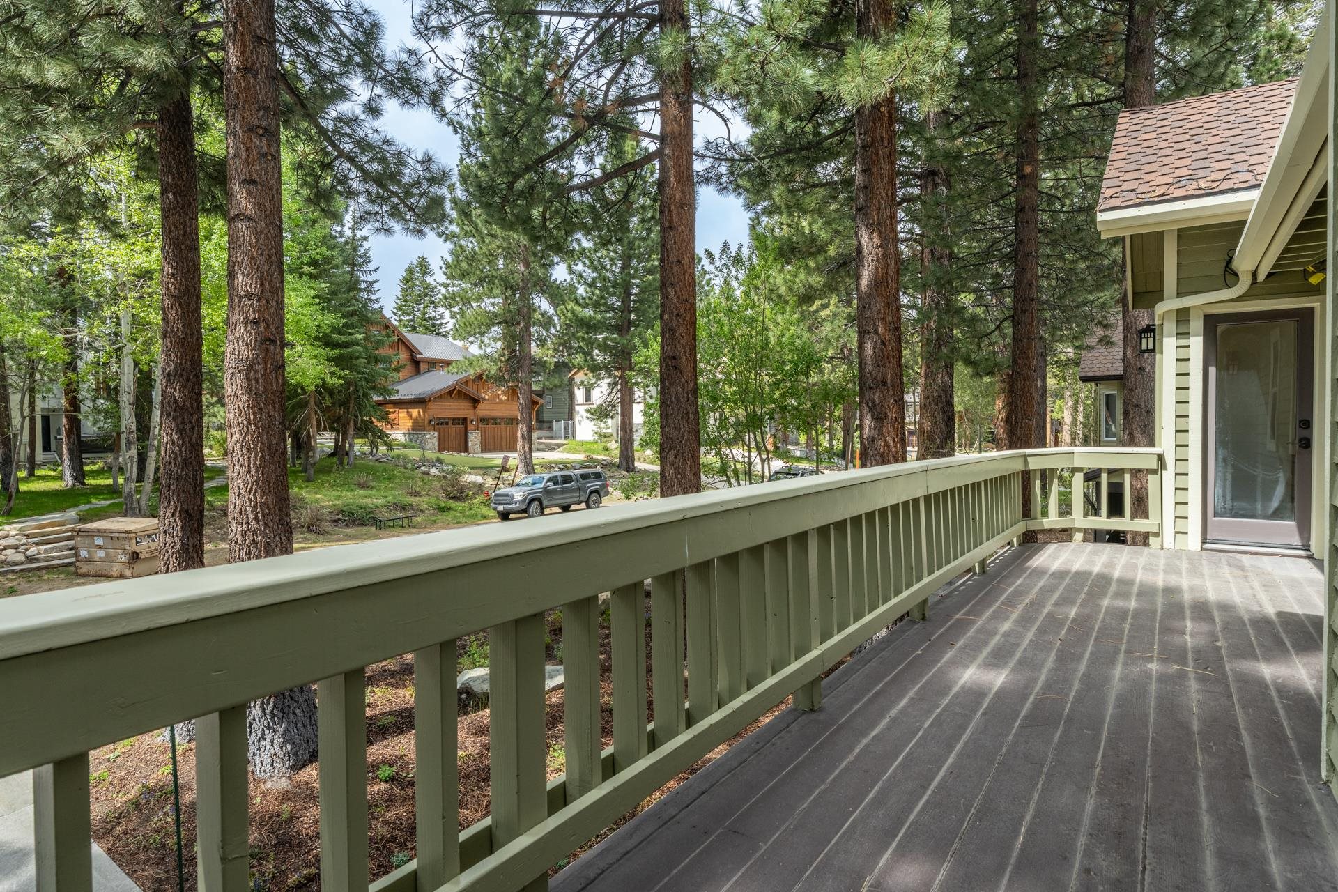 272 Ridge Way Mammoth Lakes, CA 93546 - Photo 49 of 55 Expansive outdoor deck featuring dark wood-finish flooring and a light green railing
