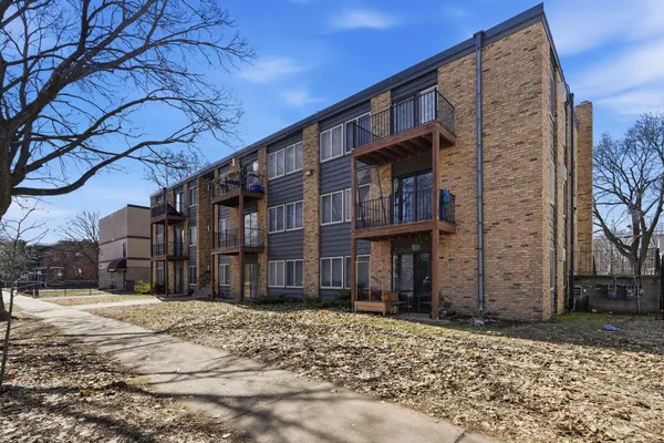 $1,495 | 2740 Pleasant Avenue, Unit 102, Minneapolis, MN 55408