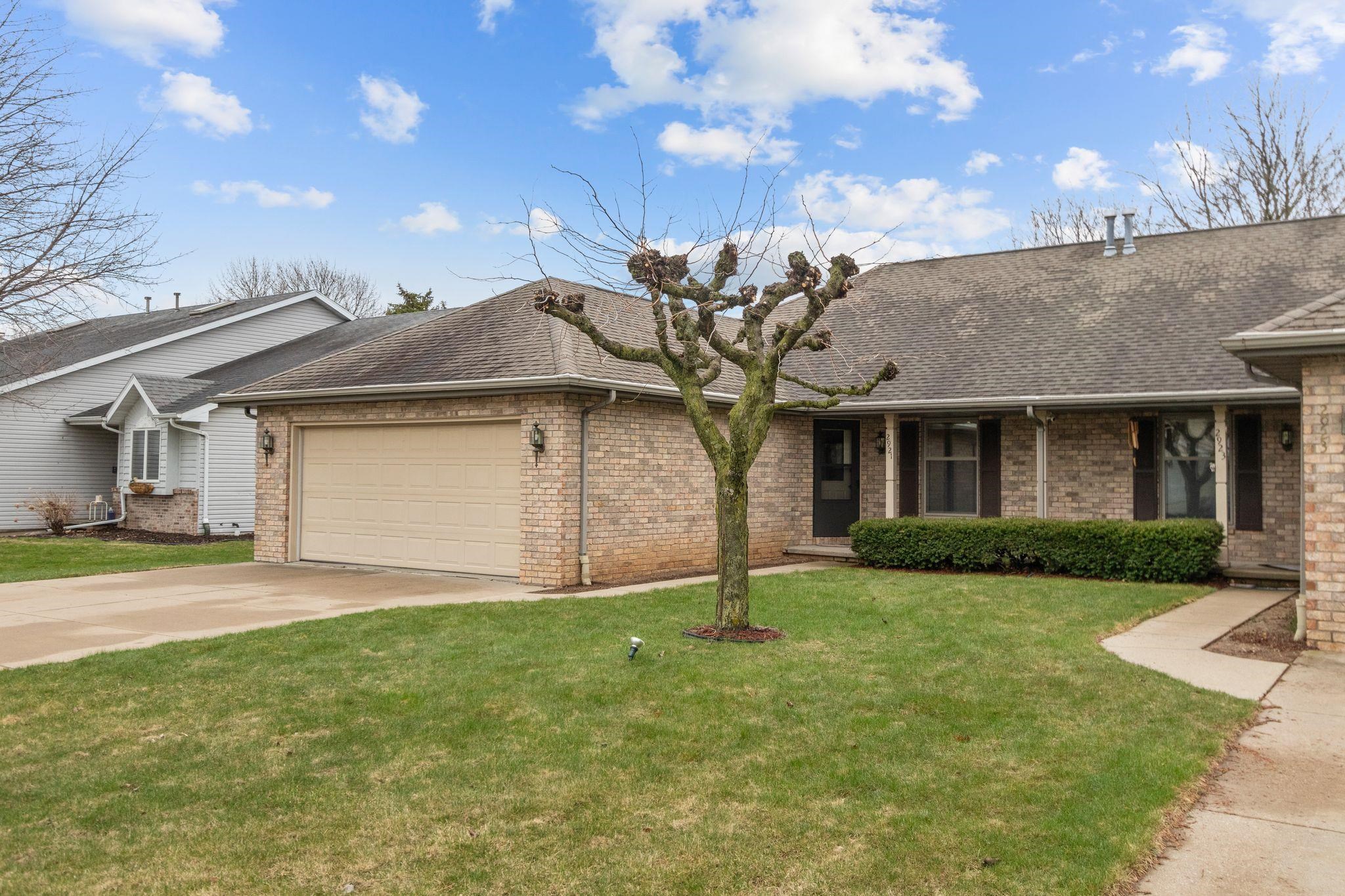 2921 West Creek Valley Lane Appleton, WI 54914 - Photo 2 of 31