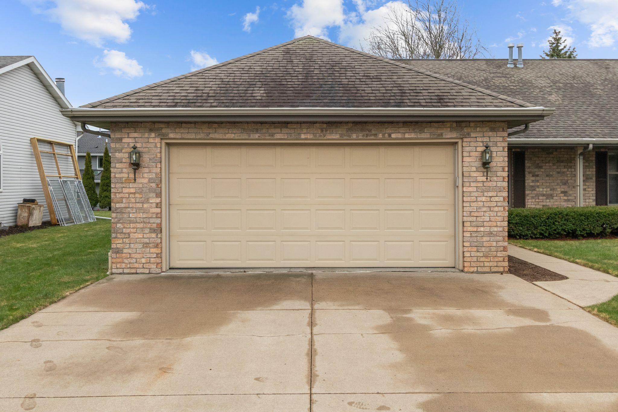 2921 West Creek Valley Lane Appleton, WI 54914 - Photo 3 of 31