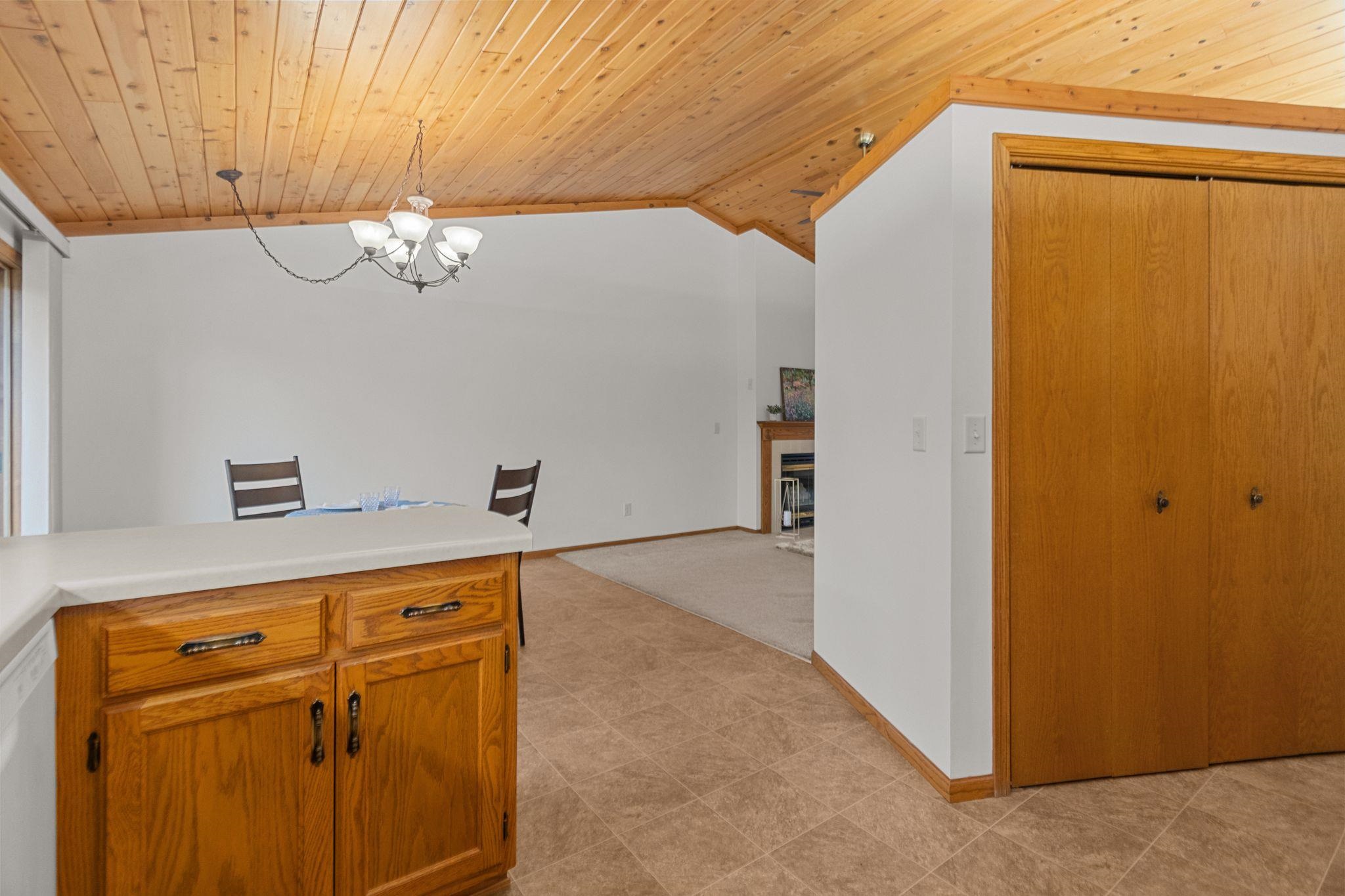 2921 West Creek Valley Lane Appleton, WI 54914 - Photo 8 of 31