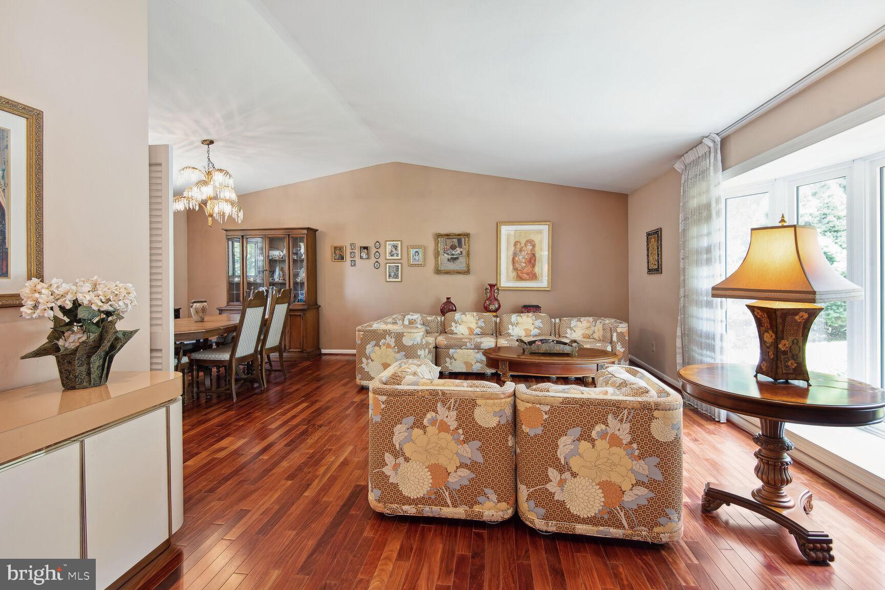 3305 Garrison Farms Road Pikesville, MD 21208 - Photo 6 of 30 LIVING ROOM