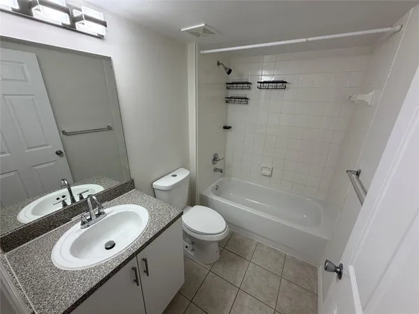 $2,750 | 5005 Wiles Road, Unit 307, Coconut Creek, FL 33073