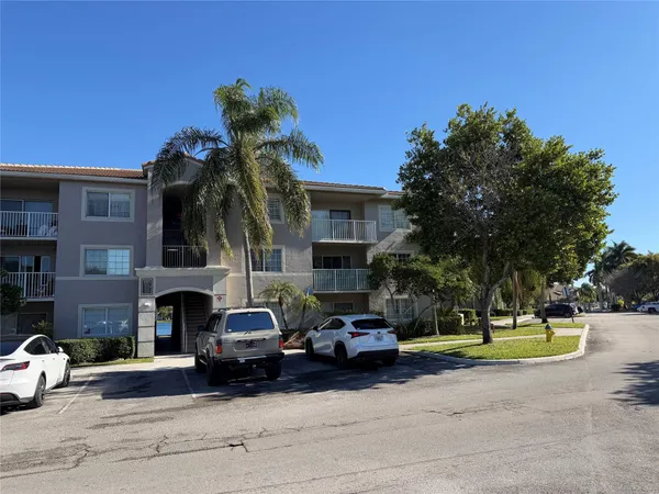 $2,750 | 5005 Wiles Road, Unit 307, Coconut Creek, FL 33073