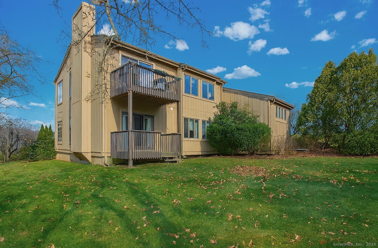 3 Pilgrims Harbor, Unit C Wallingford, CT 06492 - Photo 20 of 29 Lots of lawn to relax on!