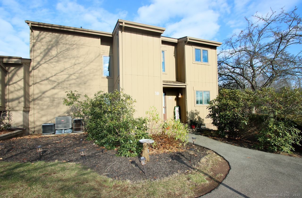 3 Pilgrims Harbor, Unit C Wallingford, CT 06492 - Photo 2 of 29