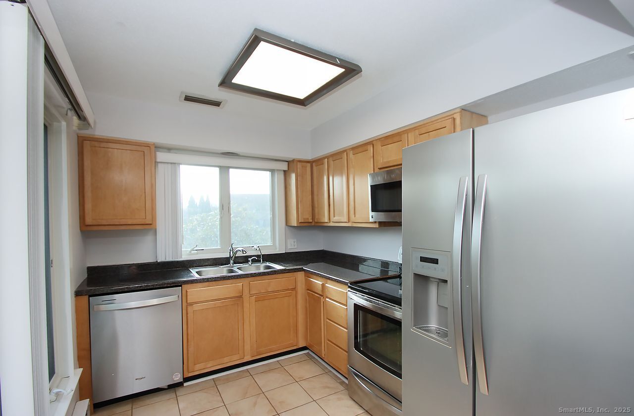 3 Pilgrims Harbor, Unit C Wallingford, CT 06492 - Photo 4 of 29