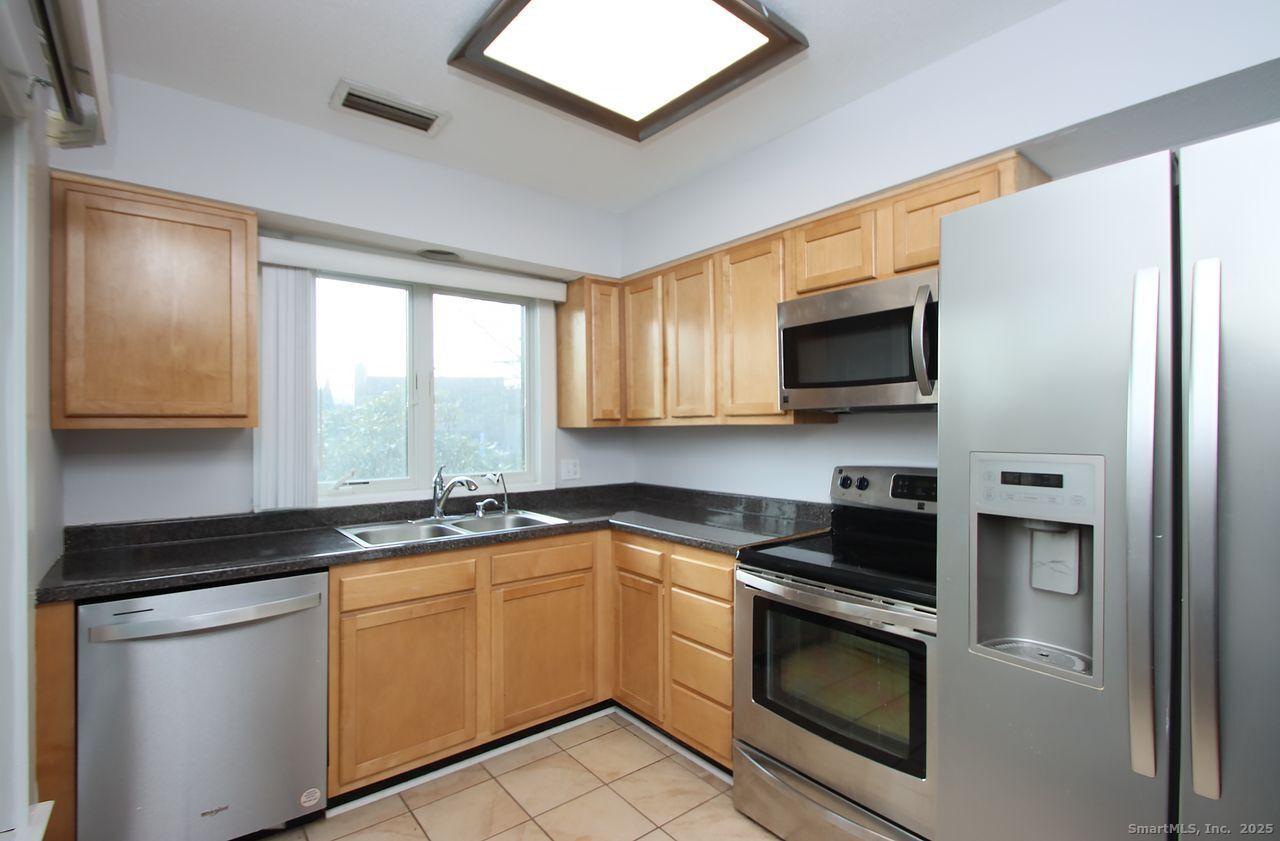 3 Pilgrims Harbor, Unit C Wallingford, CT 06492 - Photo 5 of 29