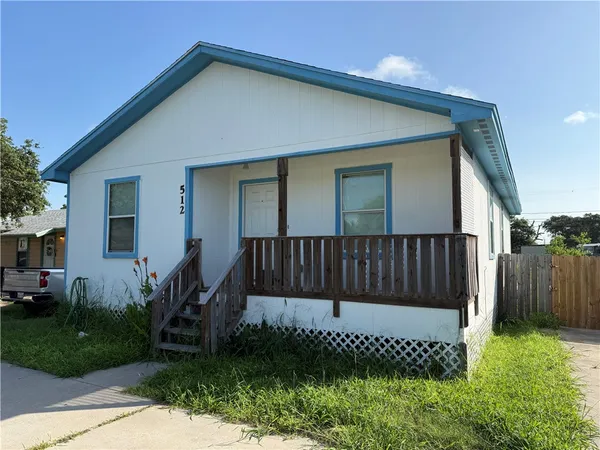 $1,500 | 512 Lakeside Drive, Corpus Christi, TX 78418
