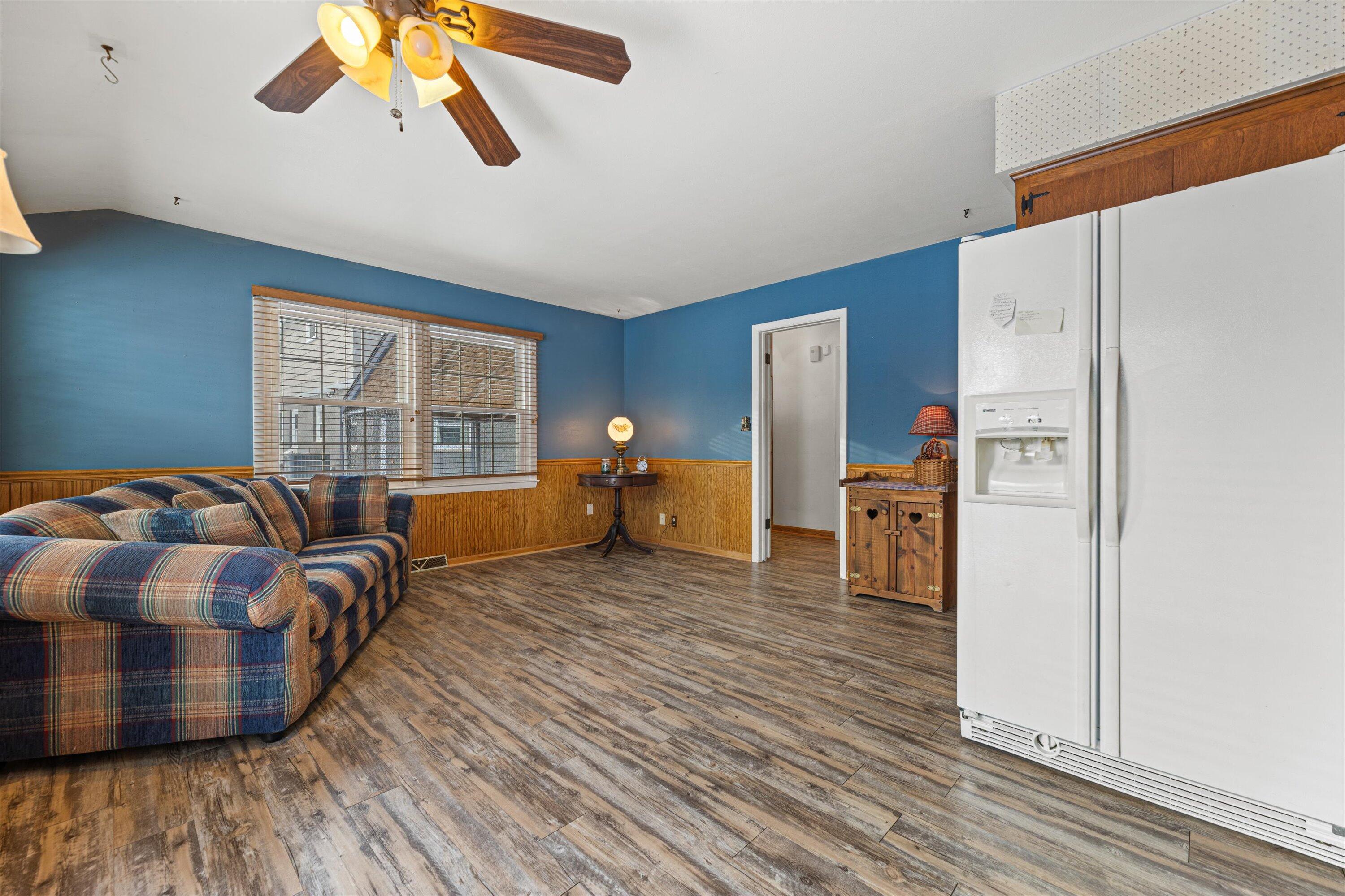 1031 West Bender Road Glendale, WI 53217 - Photo 14 of 35 Family Room