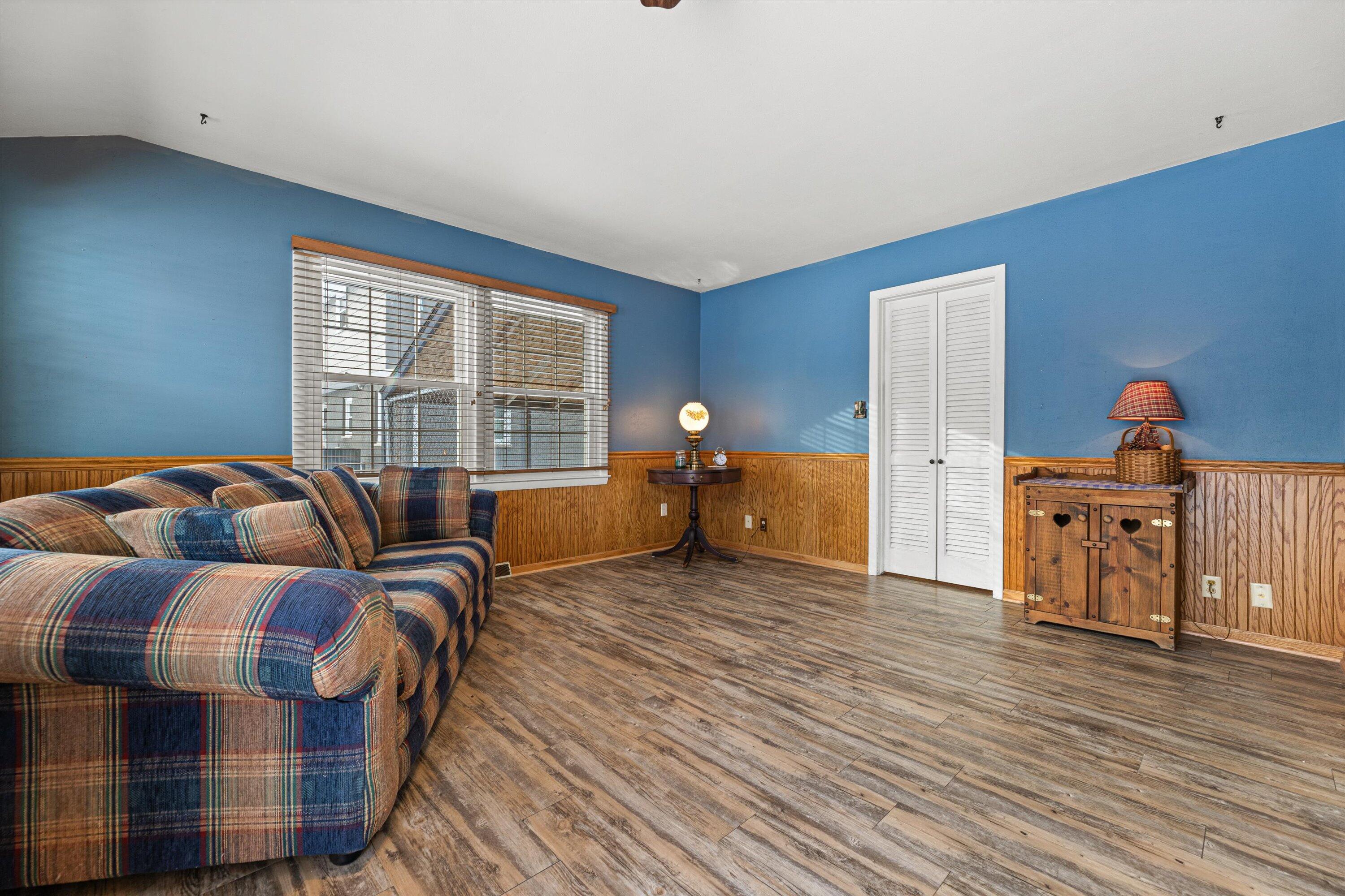 1031 West Bender Road Glendale, WI 53217 - Photo 16 of 35 Family Room