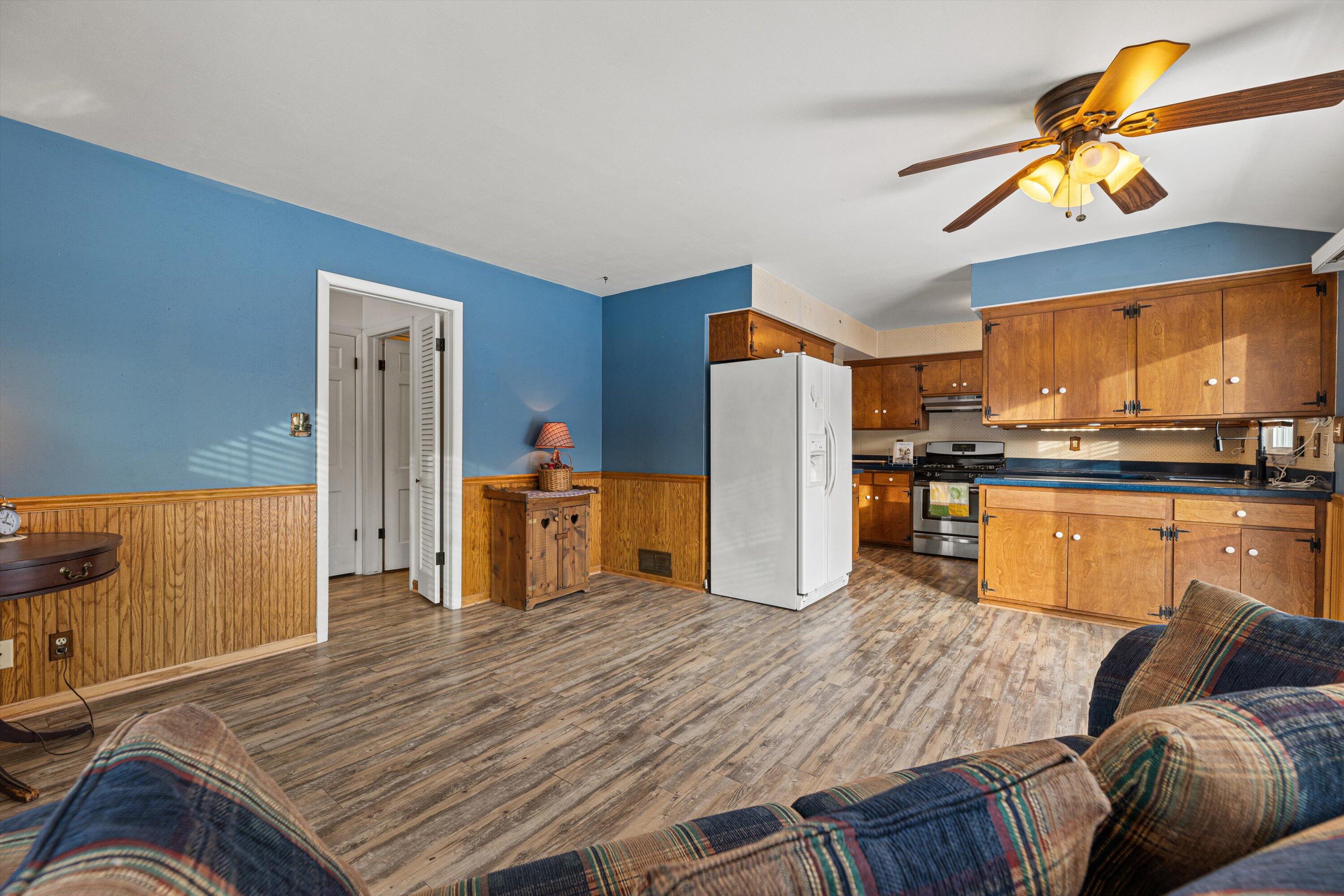 1031 West Bender Road Glendale, WI 53217 - Photo 20 of 35 Relax and Entertain