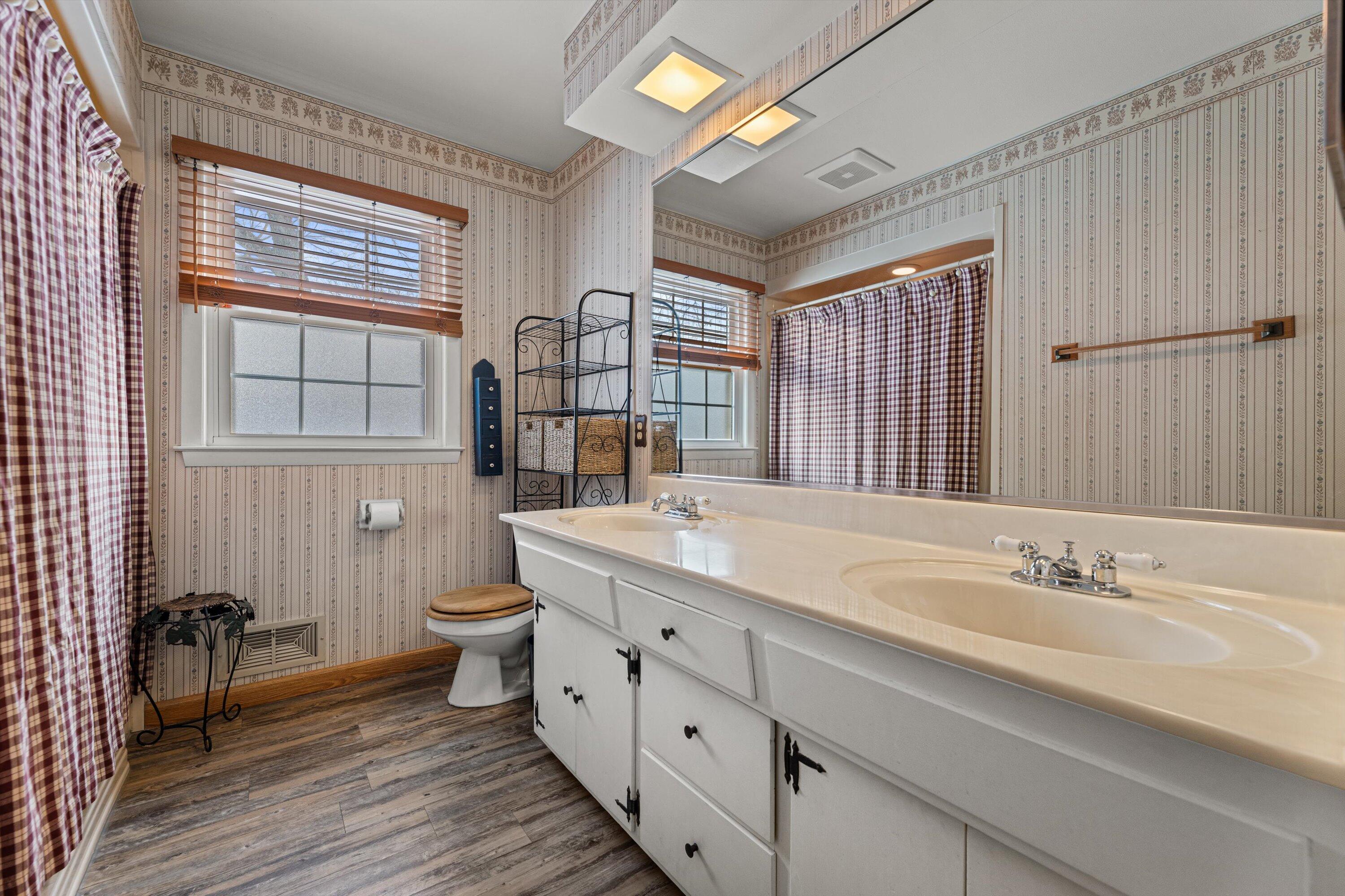 1031 West Bender Road Glendale, WI 53217 - Photo 26 of 35 Full Bath