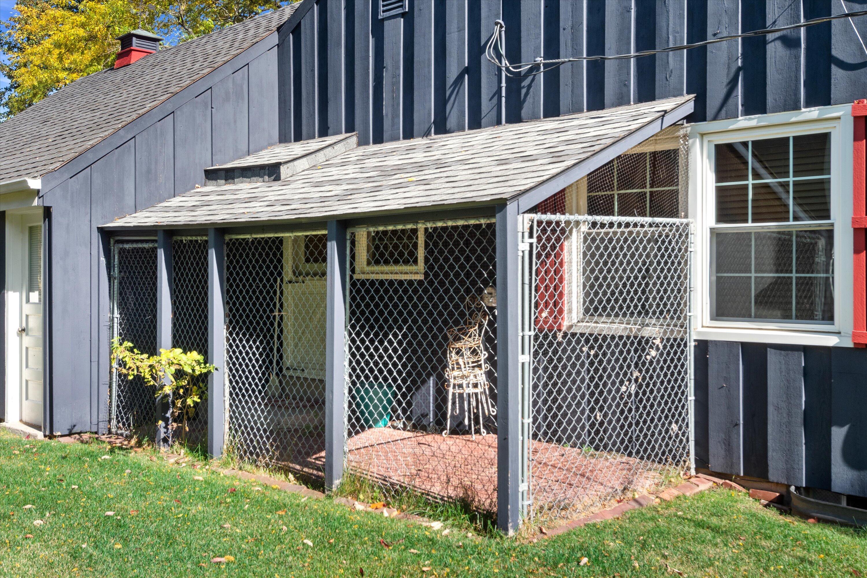 1031 West Bender Road Glendale, WI 53217 - Photo 32 of 35 Dog Run