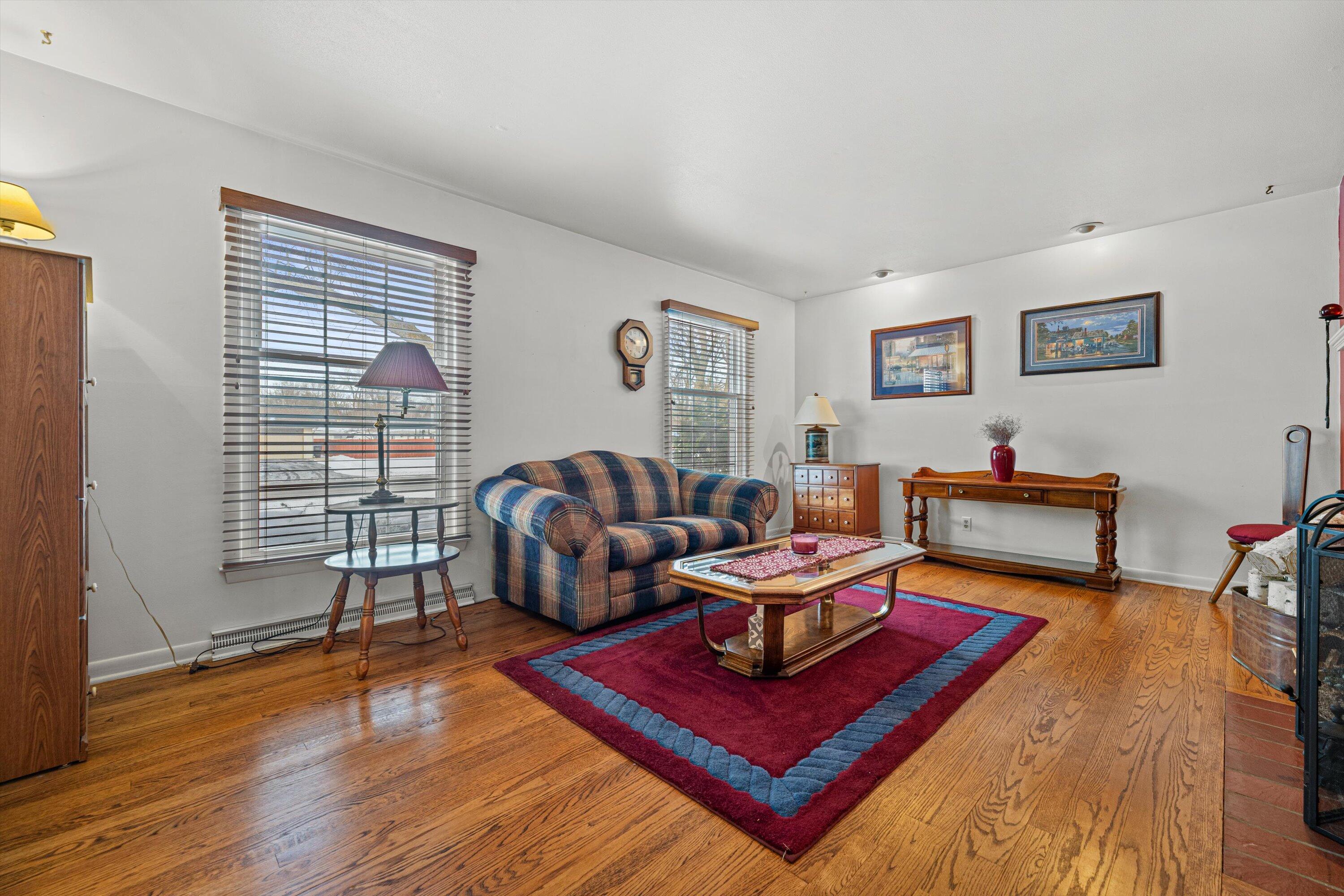 1031 West Bender Road Glendale, WI 53217 - Photo 6 of 35 Living Room