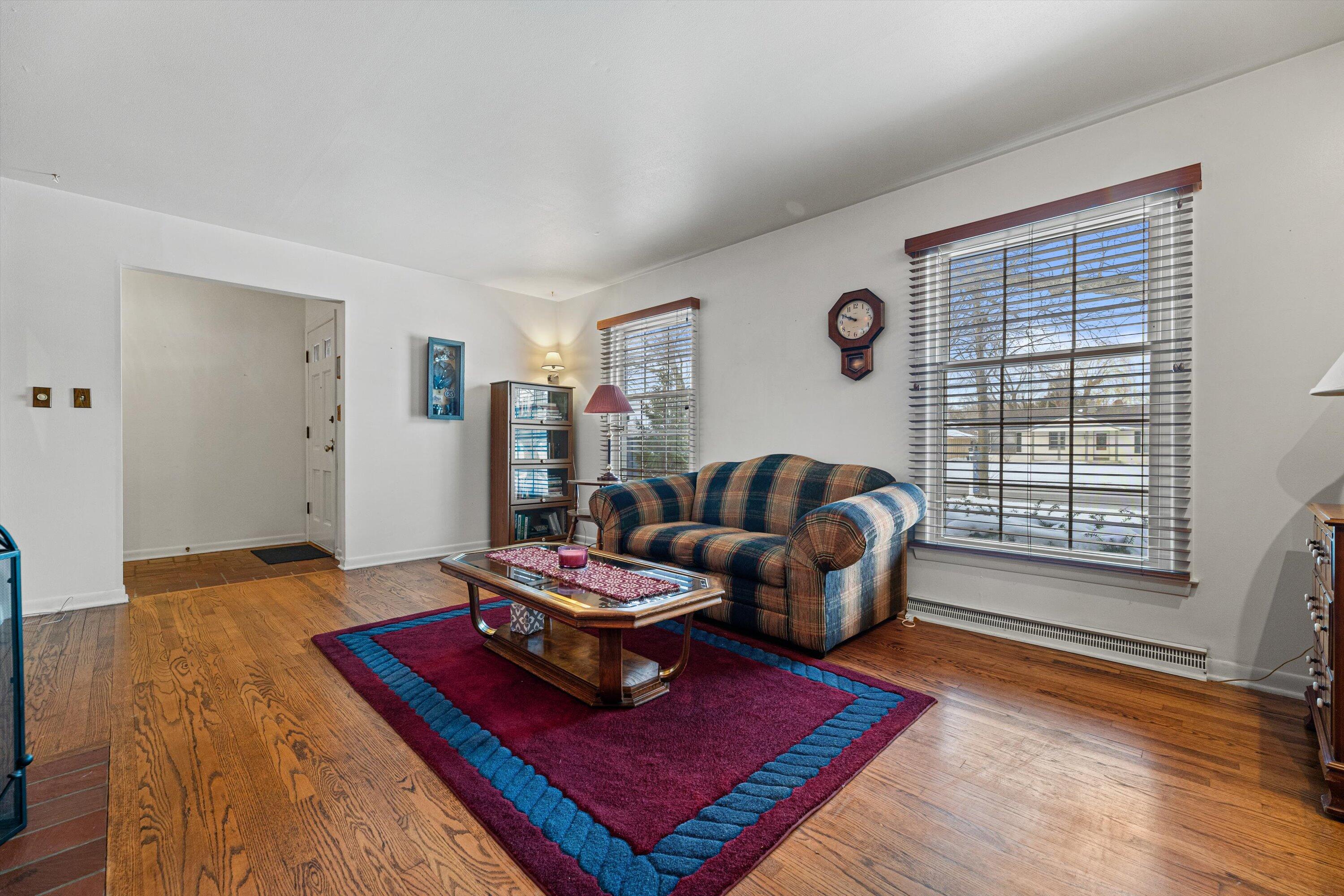 1031 West Bender Road Glendale, WI 53217 - Photo 7 of 35 Living Room