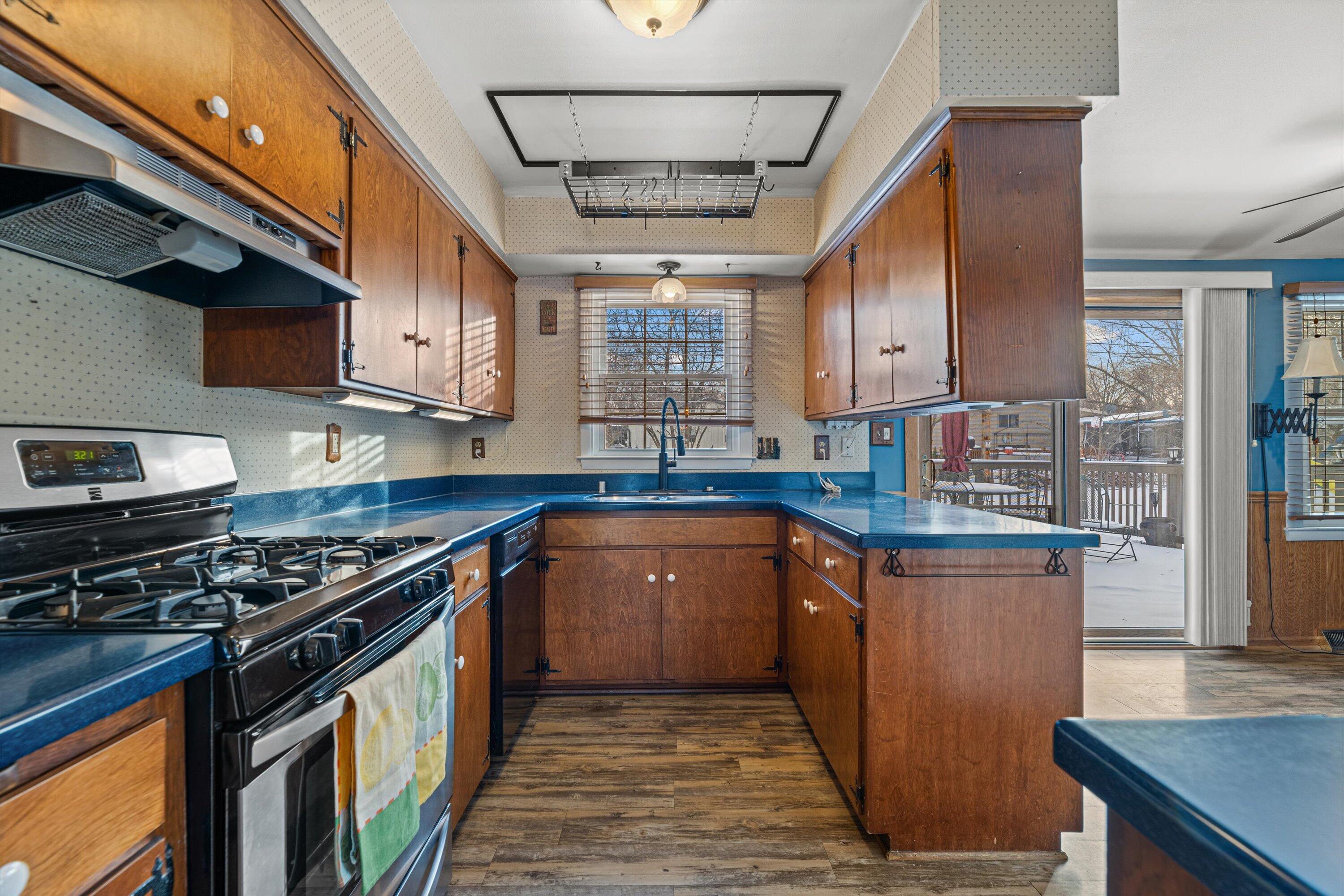 1031 West Bender Road Glendale, WI 53217 - Photo 10 of 35 Kitchen