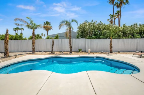 $949,000 | 2901 East Via Escuela, Palm Springs, CA 92262