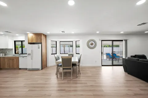 $949,000 | 2901 East Via Escuela, Palm Springs, CA 92262