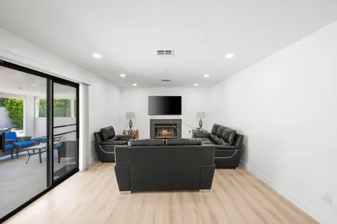 $949,000 | 2901 East Via Escuela, Palm Springs, CA 92262