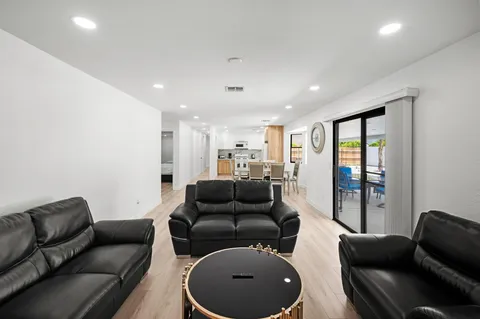 $949,000 | 2901 East Via Escuela, Palm Springs, CA 92262