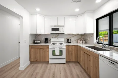 $949,000 | 2901 East Via Escuela, Palm Springs, CA 92262