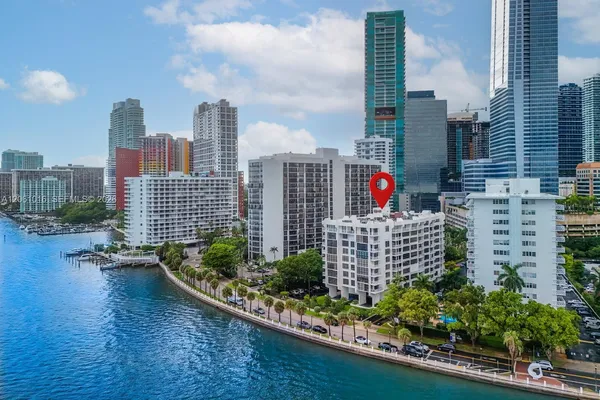 $4,200 | 1440 Brickell Bay Drive, Unit 401, Miami, FL 33131