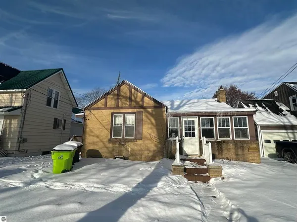 $75,000 | 110 West State Street, Clare, MI 48617