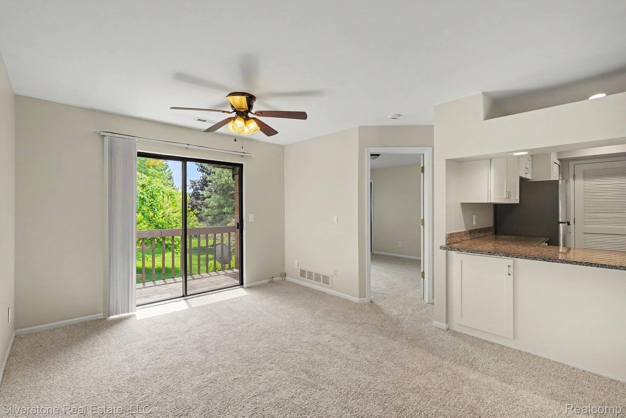 1502 Meadowside Drive Rochester, MI 48307 - Photo 8 of 27 008_file_2745.jpg