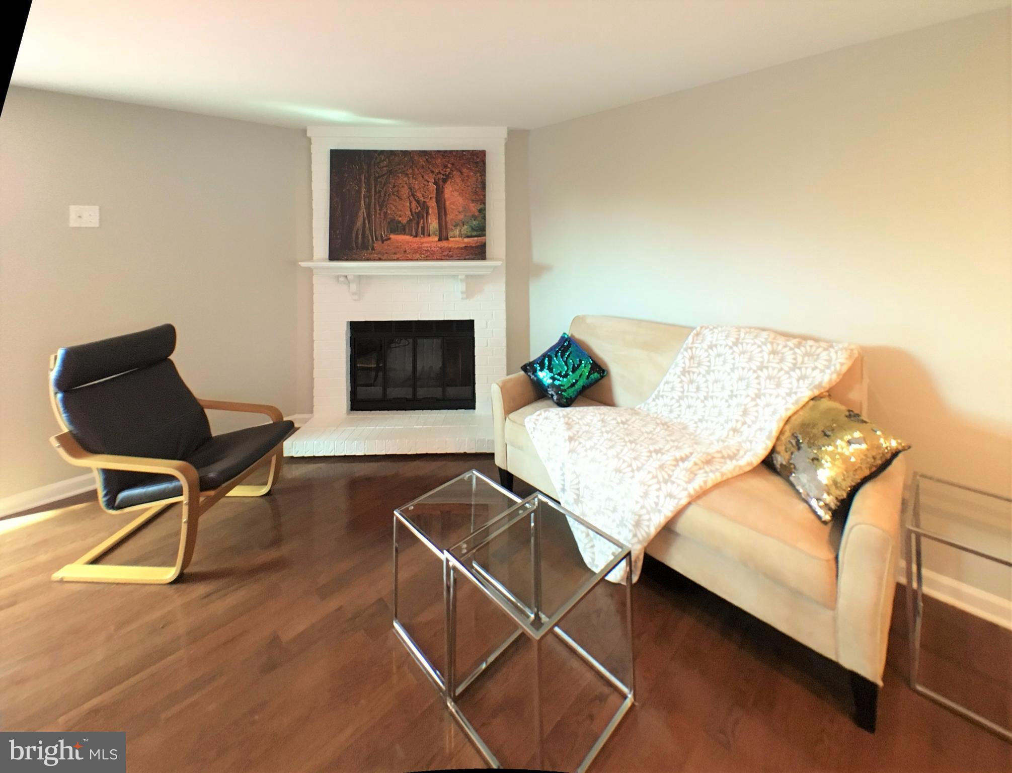 26 Greenleaf Road Parkville, MD 21234 - Photo 7 of 25 Living Room