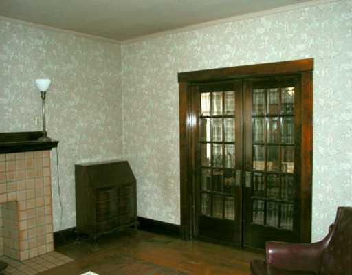 400 Mercer Street Butler, PA 16001 - Photo 5 of 8 Living Room.