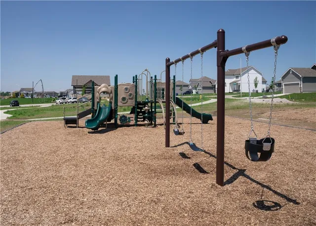 $333,929 | 27003 East Oak Vw Drive, Lee's Summit, MO 64086