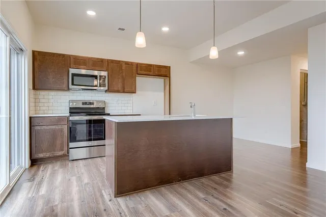 $333,929 | 27003 East Oak Vw Drive, Lee's Summit, MO 64086